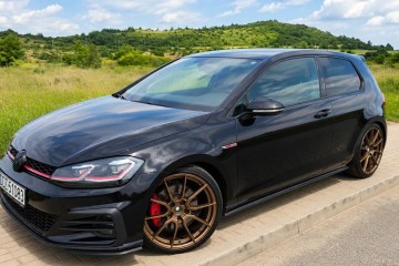 Volkswagen Golf GTI 300KM