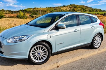 ELECTRIC 62 KM • AUTOMAT • NAVI • BI-XENON • KAMERA • ALU 1